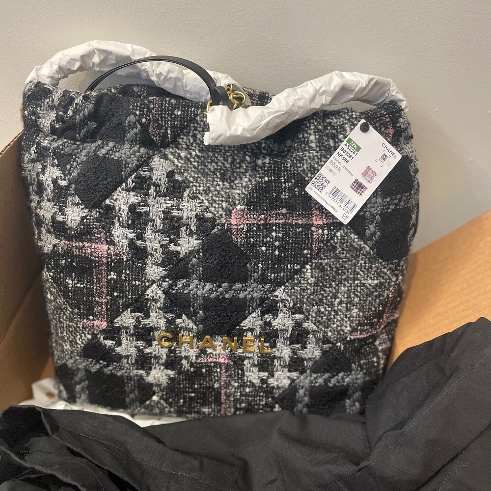 Chanel 22 Tweed BN